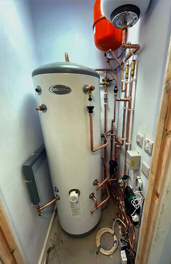 https://victoriaparkhotwater.com.au/uploads/2025/06/gas-hot-water-system-11703.jpg