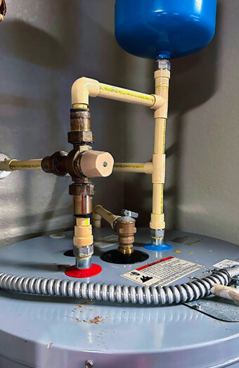 https://victoriaparkhotwater.com.au/uploads/2025/06/gas-hot-water-system-63012.jpg
