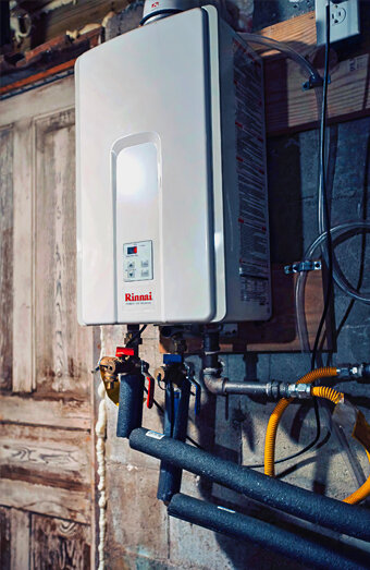 https://victoriaparkhotwater.com.au/uploads/2025/06/hot-water-servicing-84983.jpg