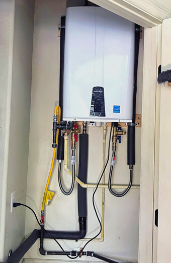 https://victoriaparkhotwater.com.au/uploads/2025/06/instant-hot-water-systems-35536.jpg