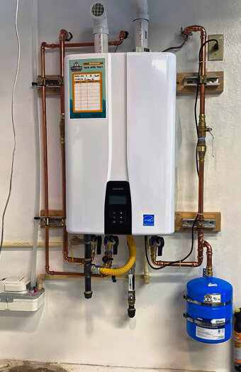 https://victoriaparkhotwater.com.au/uploads/2025/06/instant-hot-water-systems-42978.jpg